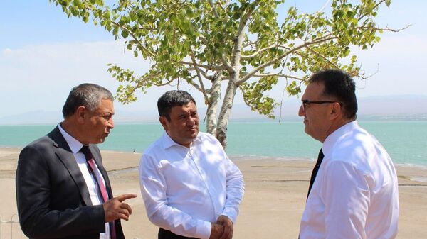 Вазирони энергетикаи Тоҷикистон дар соҳили Баҳри тоҷик аз аҳамияти стратегии обанбор суҳбат карданд - Sputnik Тоҷикистон