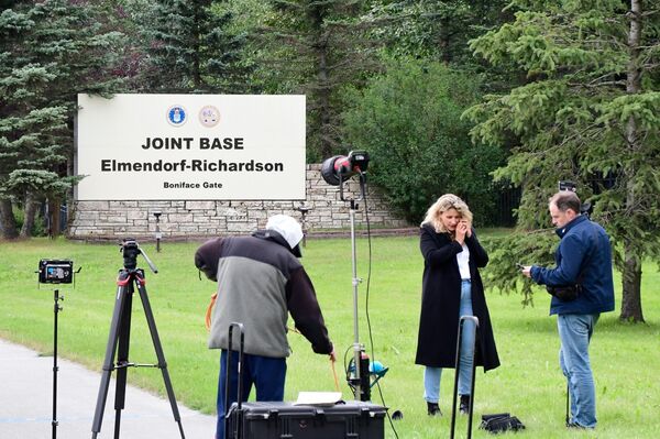 Хабарнигорон дар базаи ҳарбии ИМА Элмендорф-Ричардсон дар Анкориҷ (штати Аляска).  - Sputnik Тоҷикистон