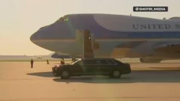 Трамп вылетел на Аляску для встречи с Путиным - Sputnik Таджикистан