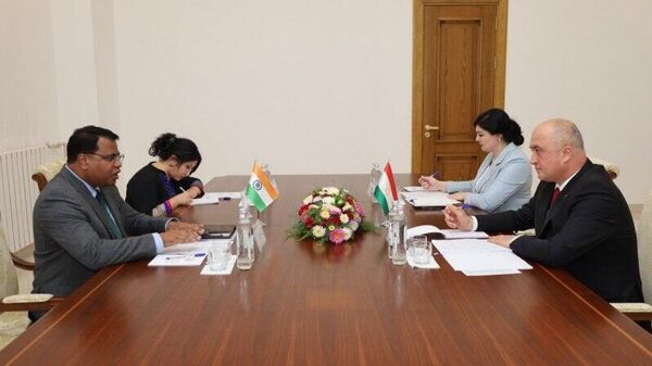 Тоҷикистон ва Ҳиндустон равобити байнипарлумониро густариш медиҳанд - Sputnik Тоҷикистон