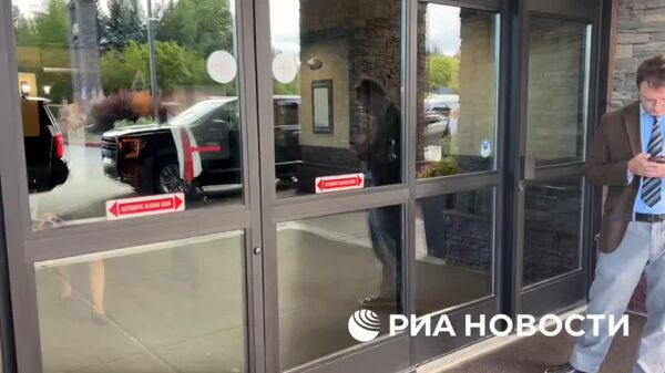 Сафири Русия дар ИМА Дарчиев ба хабаргузории РИА Новости гуфт, ки аз нишасти Аляска натиҷаи мусбат интизор аст - Sputnik Тоҷикистон