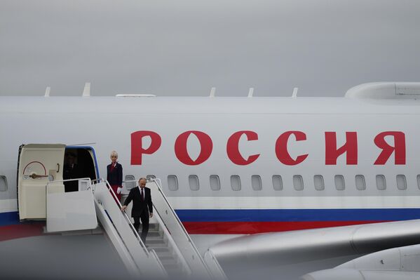 Лидер России Владимир Путин прибыл в пятницу, 15 августа 2025 года, на Объединенную военную базу Элмендорф-Ричардсон на Аляске, чтобы встретиться с президентом Дональдом Трампом. - Sputnik Таджикистан