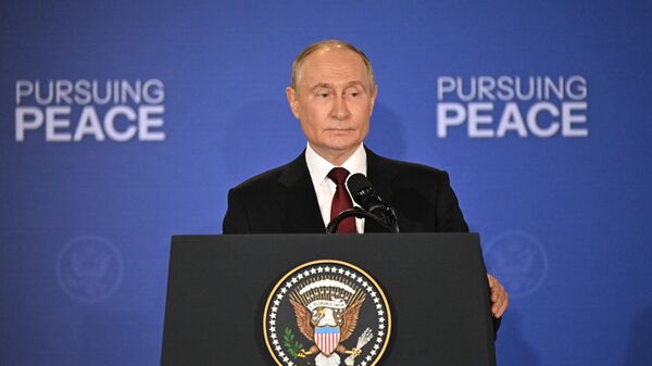 Полная пресс-конференция Путина и Трампа по итогам переговоров на Аляске - Sputnik Таджикистан