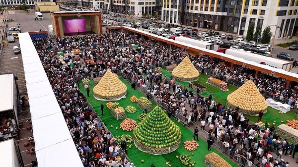 Ҷойи поймонӣ нест: дар Остона ярмаркаи маҳсулоти Тоҷикистон ҷараён дорад - Sputnik Тоҷикистон