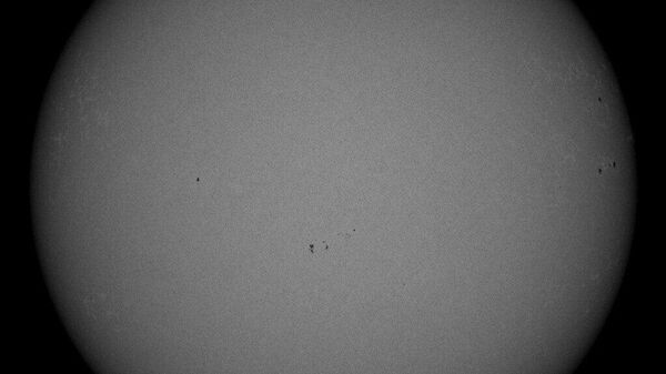 Метеозависимые таджикистанцы могут выдохнуть: на обращенной к Земле стороне Солнца почти полностью исчезли пятна - Sputnik Таджикистан