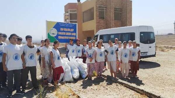 В Исфаре прошли экологические акции: 260 волонтеров вышли на улицы и очистили от мусора почти 9 км дороги до Худжанда - Sputnik Таджикистан