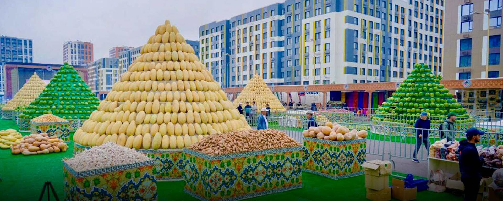 В Астане прошла ярмарка таджикской продукции - Sputnik Таджикистан, 1920, 18.08.2025