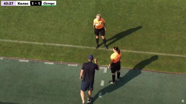 Дар Киев як футболбозбонуро барои истифода аз русӣ дар майдон корти зард доданд - Sputnik Тоҷикистон