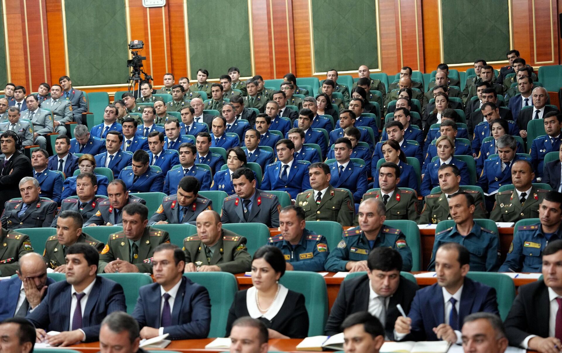 Контрольное совещание с сотрудниками правоохранительных органов города Душанбе - Sputnik Тоҷикистон, 1920, 20.08.2025