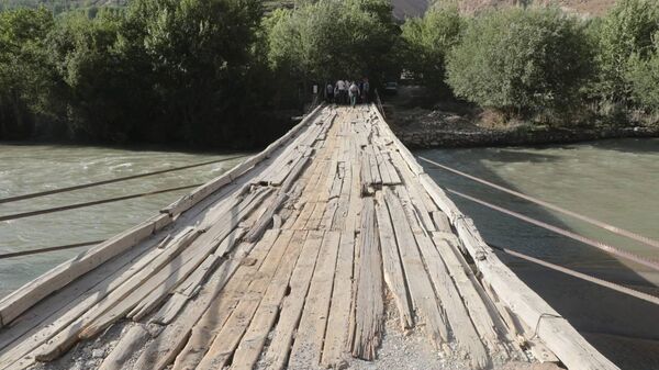 Аварийный мост между селами Занудж и Лесхоз отремонтируют в Рошткале - Sputnik Таджикистан