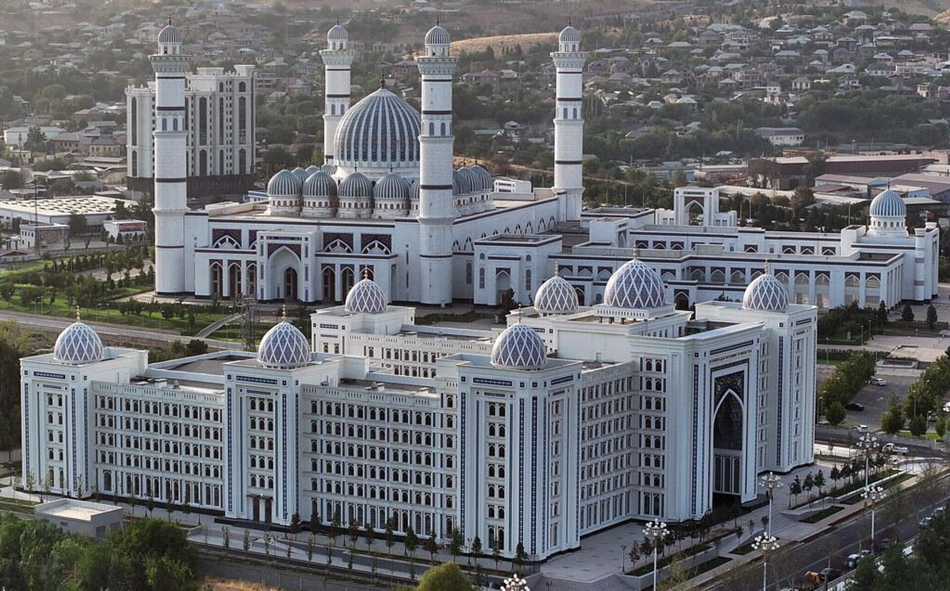Исламский институт Таджикистана имени Имама Азам-Абу Ханифы. - Sputnik Тоҷикистон, 1920, 21.08.2025