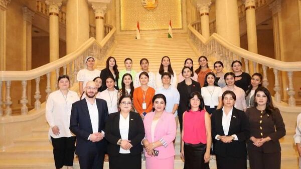 В таджикском парламенте создана рабочая группа по деятельности Союза женщин - Sputnik Таджикистан