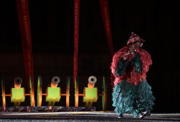 Оркестри президентии Буркина-Фасо дар омодагии маросими ифтитоҳи Фестивали XVII байналмилалии мусиқии ҳарбӣ &quot;Бурҷи Спасская&quot; дар Майдони Сурхи Маскав. - Sputnik Тоҷикистон