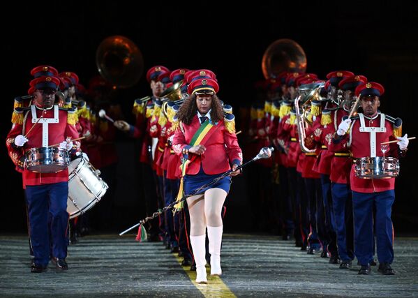 Қушунҳои мудофиаи миллии Эфиопия ҳангоми омодагии ботантанаи ифтитоҳи фестивали 17-уми байналхалқии мусиқии ҳарбии &quot;Бурҷи Спасская&quot; дар Майдони Сурхи Маскав. - Sputnik Тоҷикистон