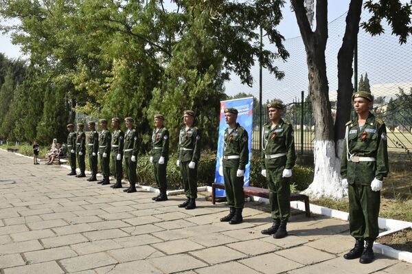 В почетный караул выстроились военнослужащие. - Sputnik Таджикистан