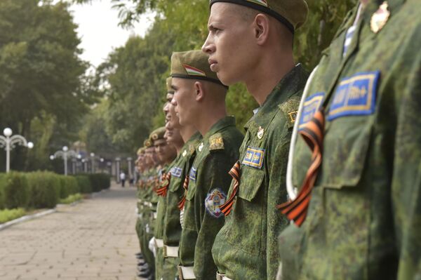 Минутой молчания почтили  память участников Великой Отечественной войны и тружеников тыла. - Sputnik Таджикистан