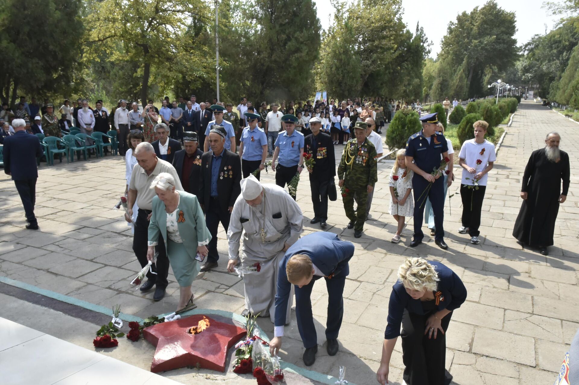 В Таджикистане почтили память советских солдат, сражавшихся на Курской дуге - Sputnik Тоҷикистон, 1920, 24.08.2025