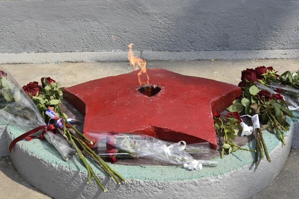 В Таджикистане почтили память советских солдат, сражавшихся на Курской дуге. - Sputnik Таджикистан