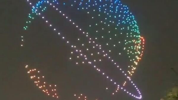 В Самарканде более 540 дронов выстроили в небе 17 фигур в рамках светового шоу - Sputnik Таджикистан