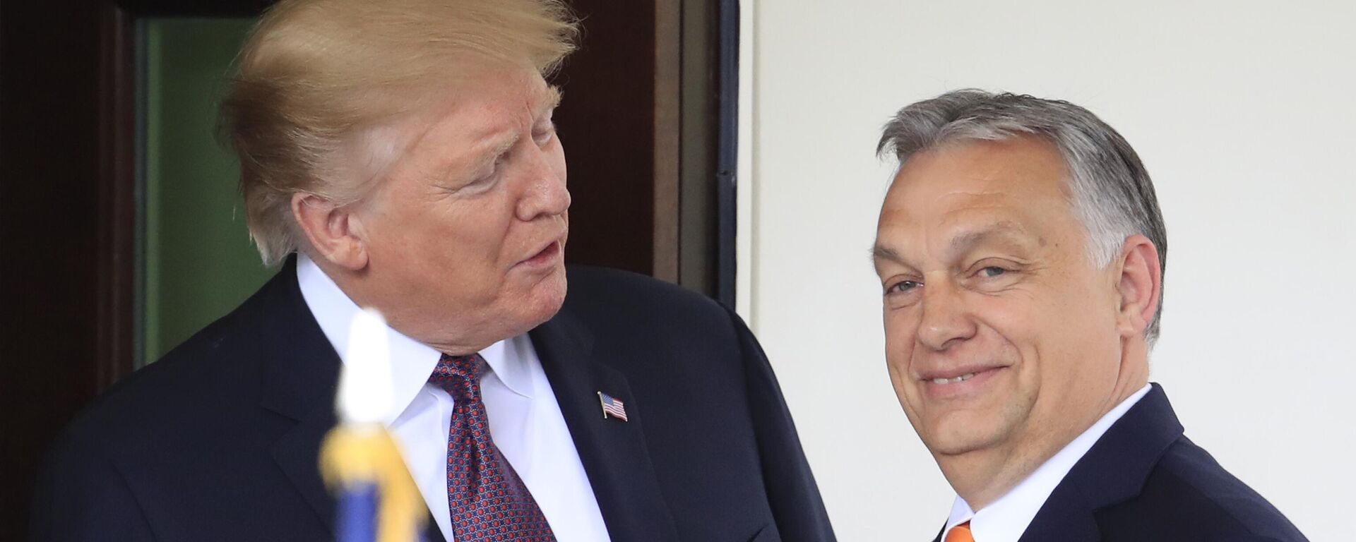 Президент США Дональд Трамп и премьер-министр Венгрии Виктор Орбан в Белом доме в Вашингтоне. Архивное фото - Sputnik Таджикистан, 1920, 08.11.2025