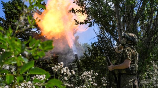 Боевая работа расчета миномета 2С4 Тюльпан группировки войск Центр в зоне СВО  - Sputnik Тоҷикистон