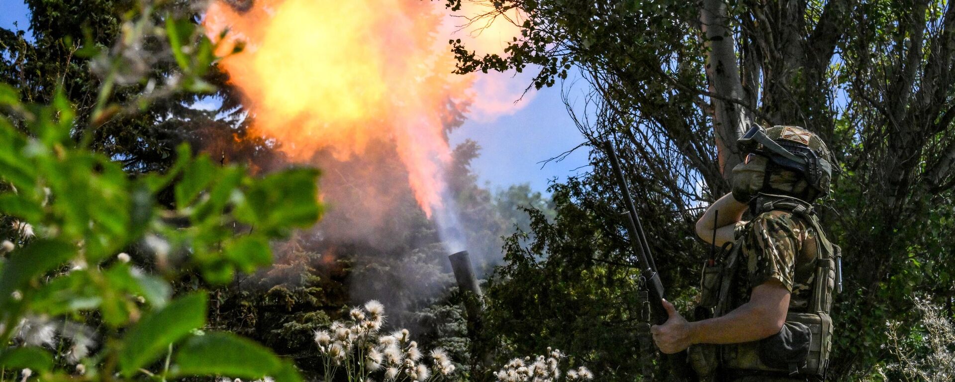 Боевая работа расчета миномета 2С4 Тюльпан группировки войск Центр в зоне СВО  - Sputnik Таджикистан, 1920, 01.10.2025