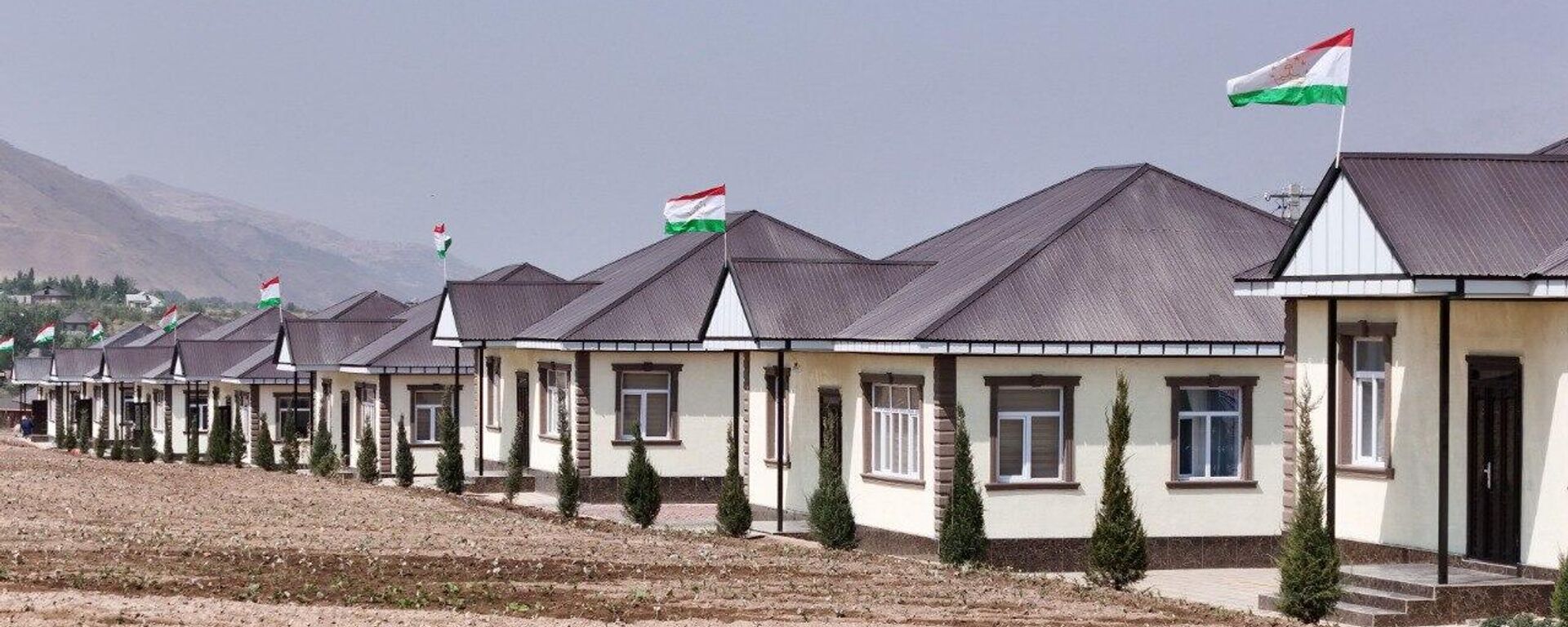 Новые жилые дома в Таджикабадском районе для пострадавших в результате землетрясения. - Sputnik Таджикистан, 1920, 26.08.2025