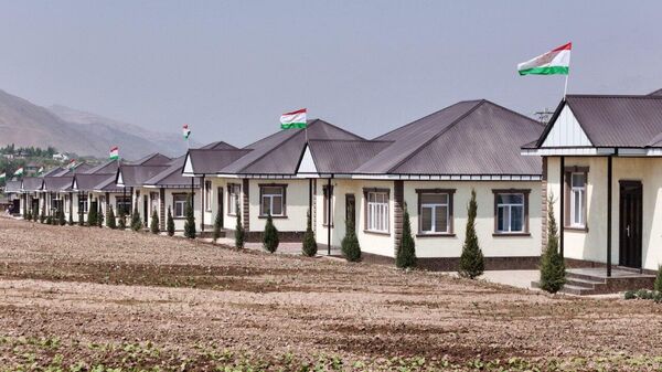 Новые жилые дома в Таджикабадском районе для пострадавших в результате землетрясения. - Sputnik Таджикистан
