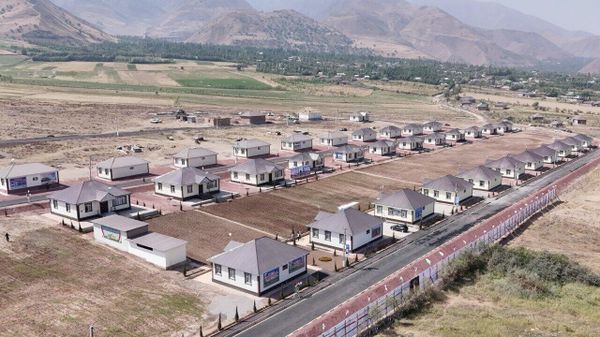 Новые жилые дома в Таджикабадском районе для пострадавших в результате землетрясения. - Sputnik Тоҷикистон