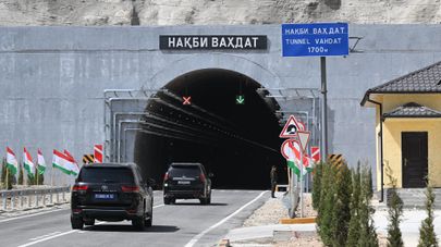Тоннель "Вахдат" на международной автодороге Рогун-Обигарм-Нуробод