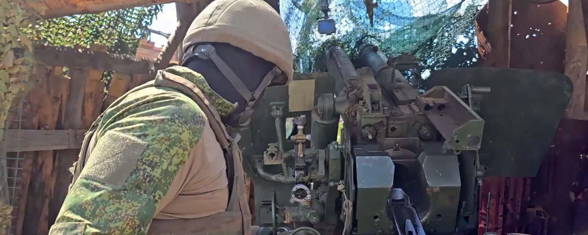 Расчет Мста-Б уничтожил грузовик ВСУ с буксируемым орудием - Sputnik Таджикистан, 1920, 26.08.2025