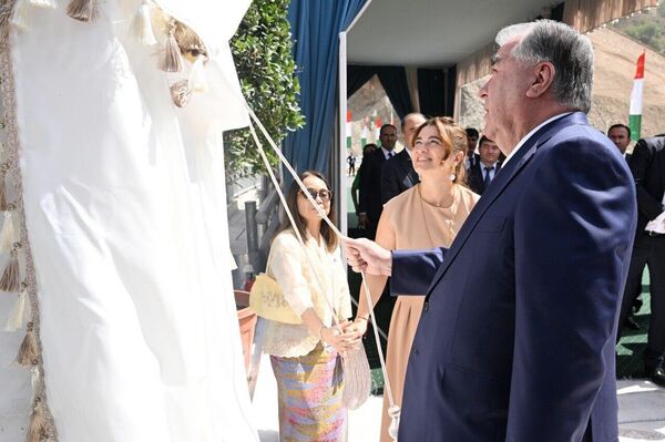 Раҳмон Роҳи Оби гарм – Нуробод боз кард - Sputnik Тоҷикистон