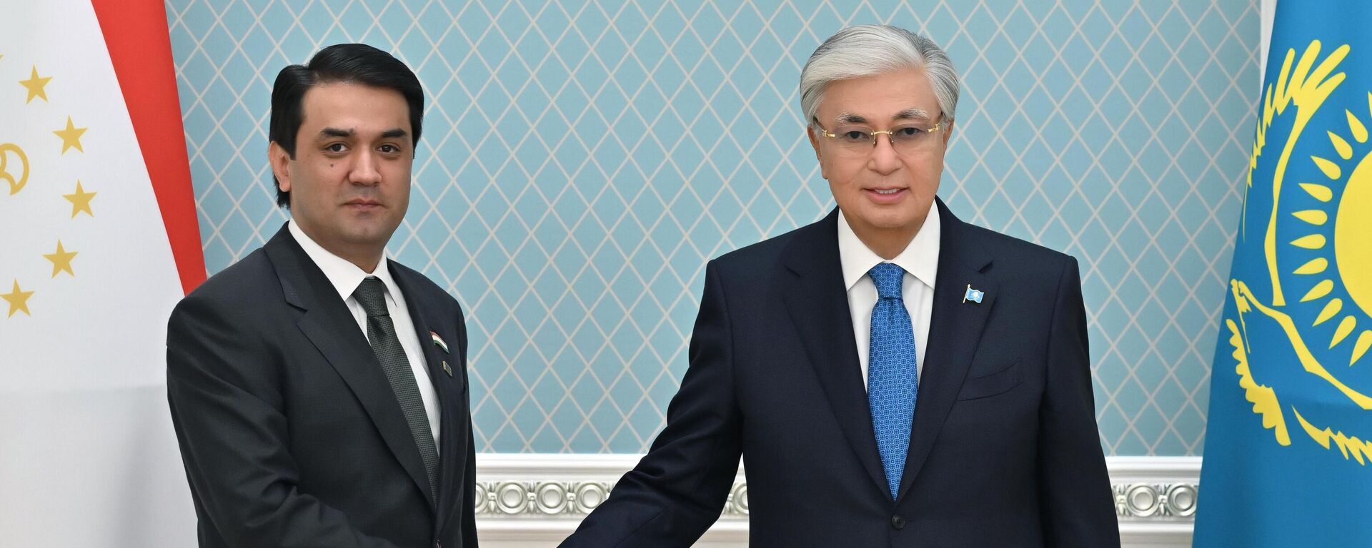 Встреча президента Казахстана Касым-Жомарта Токаева и председателя Маджлиси милли Маджилиси Оли Таджикистана Рустама Эмомали - Sputnik Таджикистан, 1920, 27.08.2025