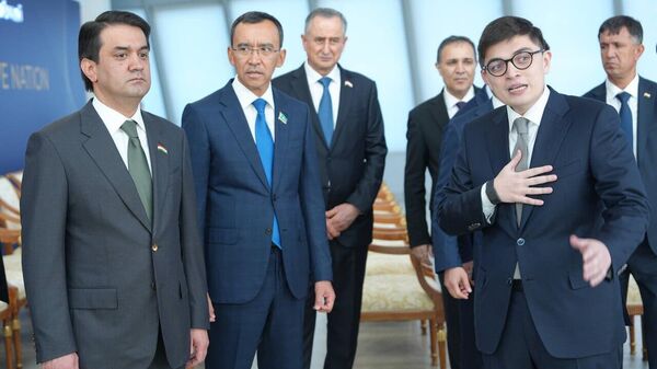 Рустами Эмомалӣ бо фаъолияти технопарки байналмилалии Астана Хаб шинос шуд - Sputnik Тоҷикистон