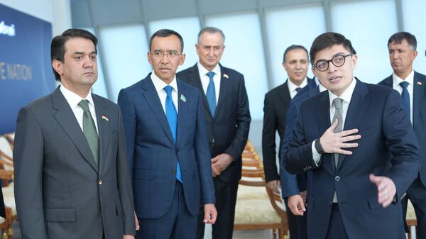 Рустам Эмомали посетил международный технопарк Astana Hub в Астане - Sputnik Таджикистан