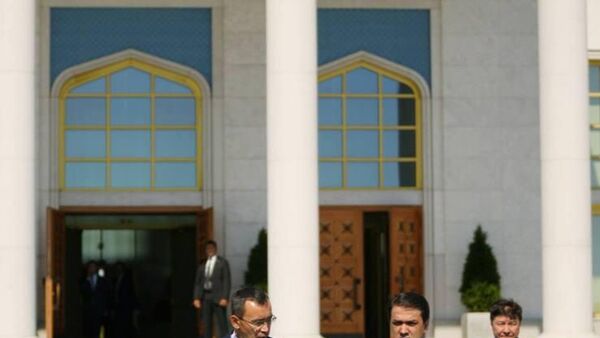 Рустам Эмомали вернулся из Казахстана в Таджикистан - Sputnik Таджикистан