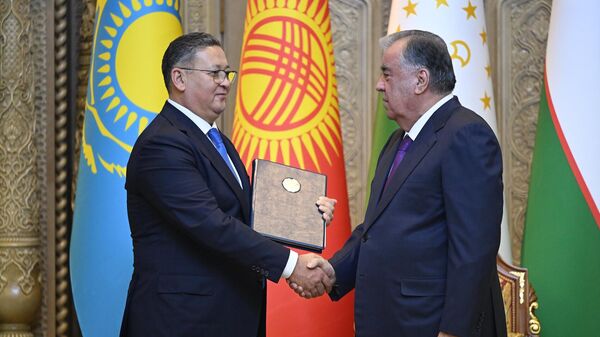 Эмомали Рахмон принял Заместителя Премьер-министра, Министра иностранных дел Республики Казахстан Мурата Нуртлеу  - Sputnik Тоҷикистон