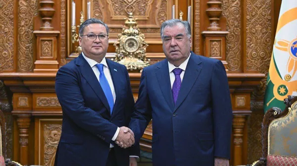 Эмомалӣ Раҳмон муовини сарвазир ва вазири корҳои хориҷии Қазоқистон Мурат Нуртлеуро ба ҳузур пазируфт - Sputnik Тоҷикистон
