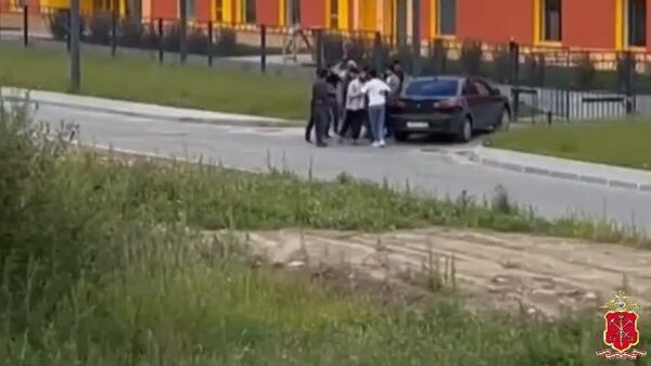 Таджикистанцы устроили массовую драку в Ленобласти - Sputnik Таджикистан