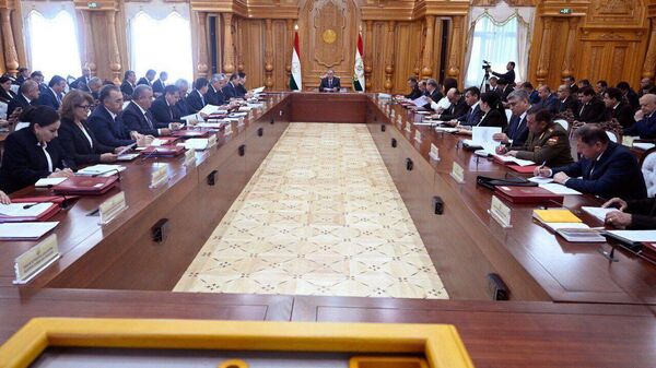 Раҳмон масъулинро барои омодагӣ ба тирамоҳу зимистони солҳои 2025-2026 муваззаф кард - Sputnik Тоҷикистон