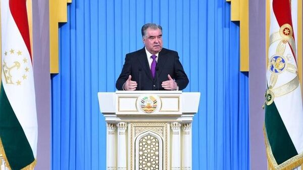 Эмомалӣ Раҳмон, аз кору таблиғи барзиёди табибони хориҷи дар телевизионҳои Тоҷикистон интиқод кард - Sputnik Тоҷикистон