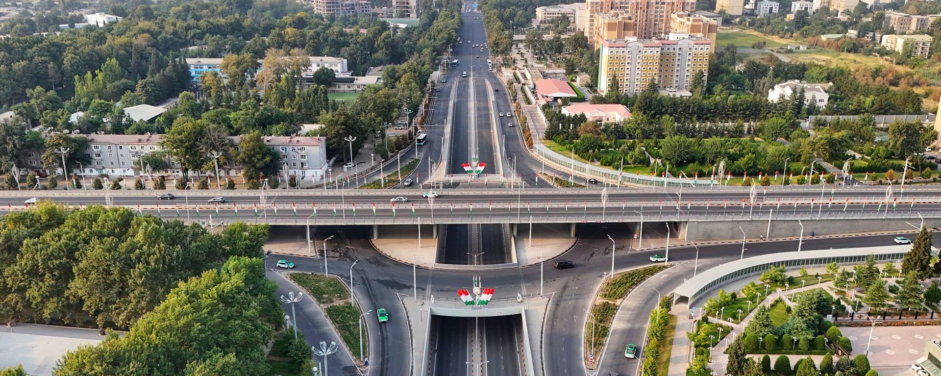 Автомобильная развязка в Душанбе - Sputnik Таджикистан, 1920, 17.04.2026