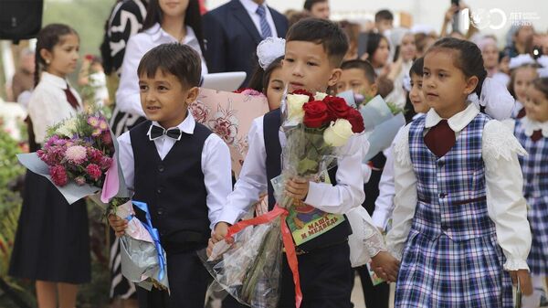 1 сентября в школе им.Менделеева в Турсунзаде - Sputnik Таджикистан