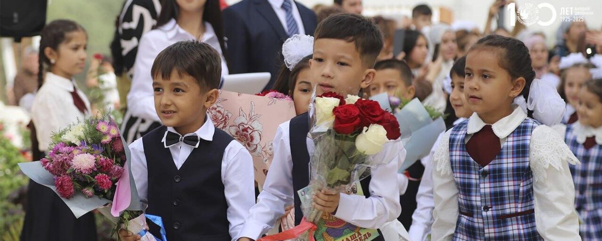 1 сентября в школе им.Менделеева в Турсунзаде - Sputnik Таджикистан, 1920, 02.09.2025