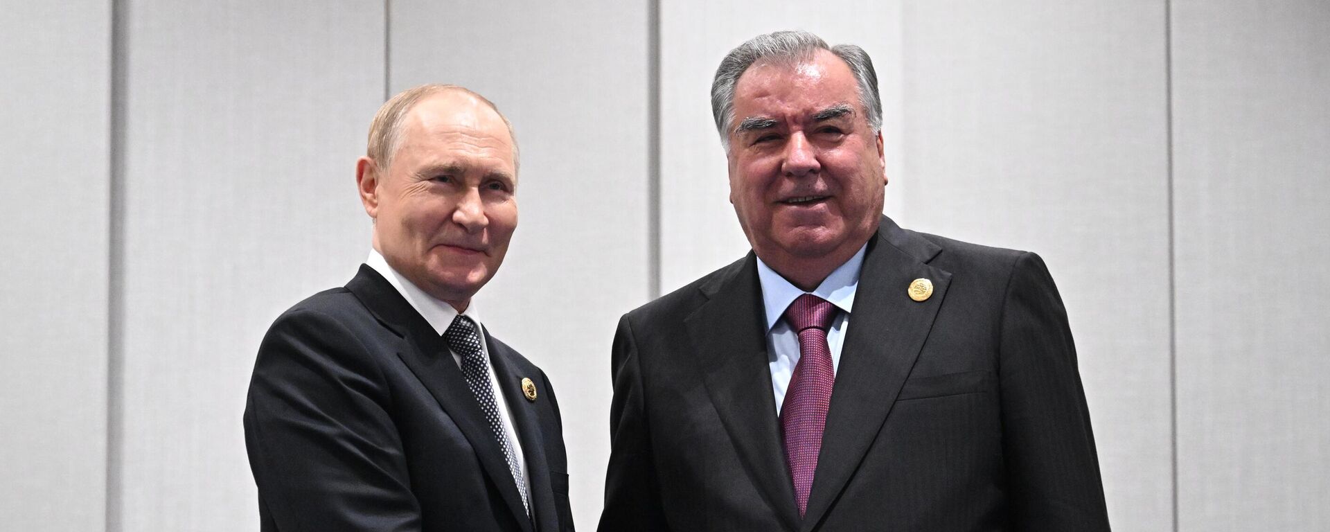 Президент РФ Владимир Путин и президент Таджикистана Эмомали Рахмон. Архивное фото - Sputnik Тоҷикистон, 1920, 05.10.2025