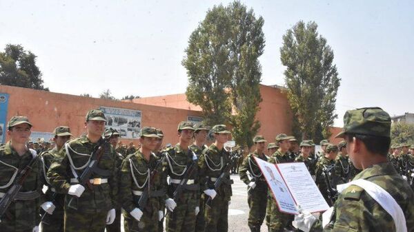 🪖 Более 300 курсантов Военного института приняли присягу в Таджикистане - Sputnik Таджикистан