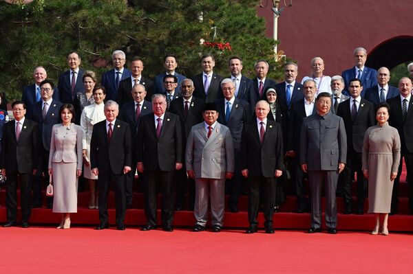 Эмомали Рахмон в Пекине принял участие в торжественном мероприятии, посвященном 80-й годовщине победы китайского народа в Войне с японским милитаризмом и Мировой антифашистской войне. - Sputnik Тоҷикистон