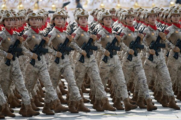  Торжественный парад, посвященный 80-й годовщине победы китайского народа в Войне с японским милитаризмом и Мировой антифашистской войне. - Sputnik Тоҷикистон