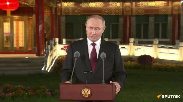 Путин: Агар Зеленский омода бошад, бигзор ба Маскав биёяд - Sputnik Тоҷикистон