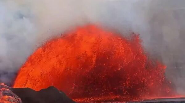 На Гавайях вновь произошло извержение вулкана Килауэа, сообщает Геологическая служба США - Sputnik Таджикистан